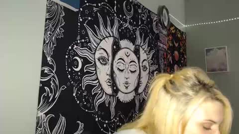 Miss Venus online show from 09.12.25