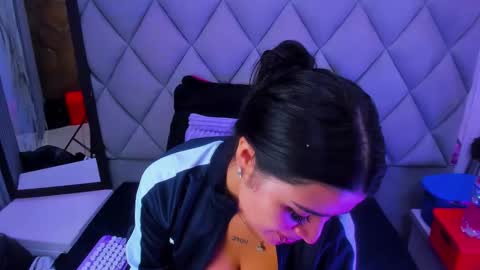 Venusowen  online show from 01.17.26