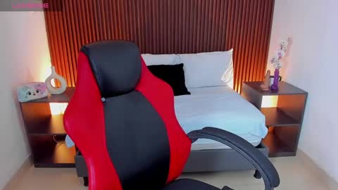 Nice to greet you my name is Vanessa  online show from 12.14.24