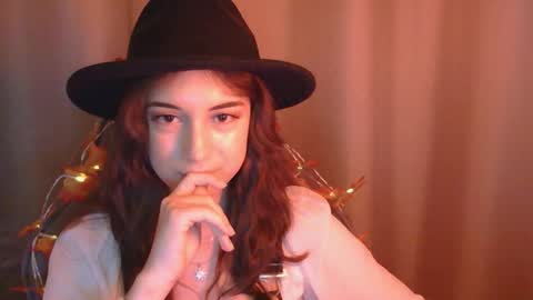 Snapshot of veralush chatting on 11.04.25 Una online show from 11.04.25