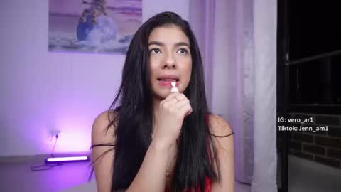 Snapshot of vero_cam chatting on 11.16.25 vero_cam online show from 11.16.25