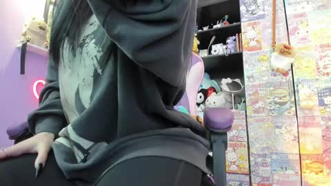     online show from 10.03.25