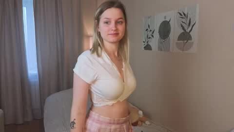 Snapshot of verocat chatting on 10.07.25 Veronica online show from 10.07.25