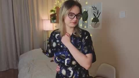 Snapshot of verocat chatting on 10.30.25 Veronica online show from 10.30.25