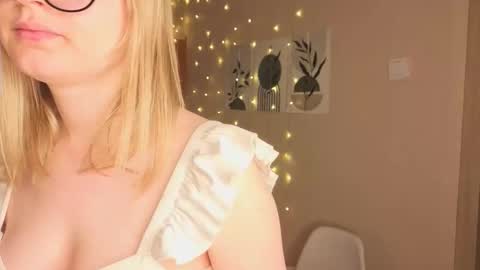 Snapshot of verocat chatting on 11.10.25 Veronica online show from 11.10.25