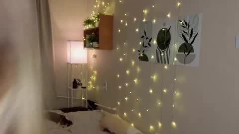 Snapshot of verocat chatting on 12.14.25 Veronica online show from 12.14.25