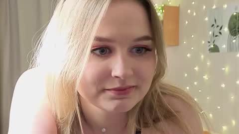 Snapshot of verocat chatting on 12.16.25 Veronica online show from 12.16.25