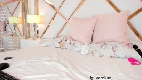 Snapshot of verokax chatting on 10.16.25 Vero online show from 10.16.25