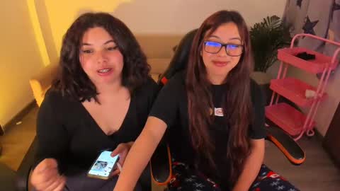 Snapshot of verolake chatting on 11.24.25 Verolake online show from 11.24.25