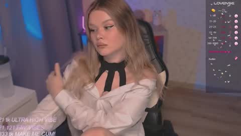 Snapshot of veronaaura chatting on 10.15.25 Tiffany online show from 10.15.25