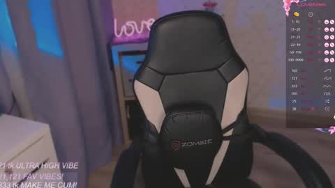 Snapshot of veronaaura chatting on 11.07.25 Tiffany online show from 11.07.25