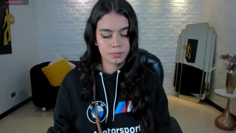 Snapshot of veronicacruz1 chatting on 02.11.25 Vero online show from 02.11.25