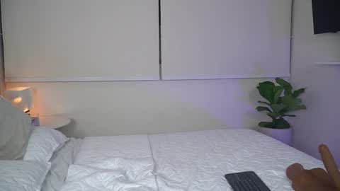 Snapshot of veroniqe_lounge chatting on 01.24.25 V A L help me reach 100likes online show from 01.24.25