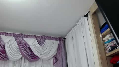 Snapshot of verosantana1 chatting on 04.23.26 Vernica online show from 04.23.26