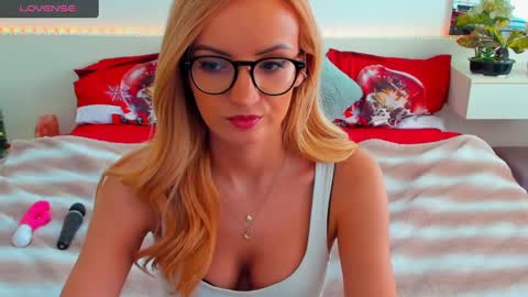 Snapshot of verrasweet4u chatting on 02.13.25 VerraSweet4u online show from 02.13.25