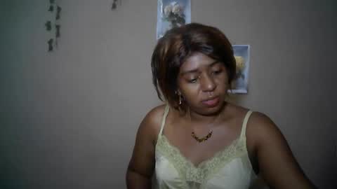 Snapshot of verronique1511 chatting on 04.28.26 verronique1511 online show from 04.28.26