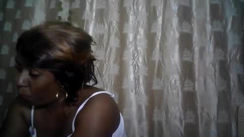 Snapshot of verronique1511 chatting on 05.16.26 verronique1511 online show from 05.16.26