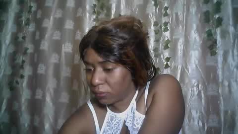 Snapshot of verronique1511 chatting on 05.18.26 verronique1511 online show from 05.18.26