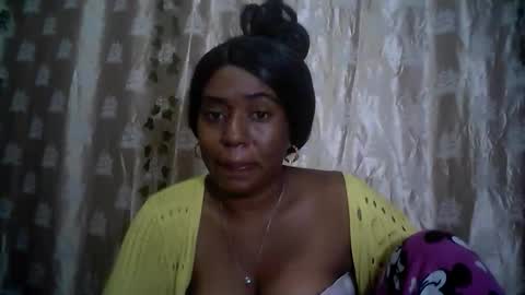 Snapshot of verronique1511 chatting on 05.27.26 verronique1511 online show from 05.27.26