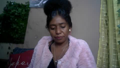 Snapshot of verronique1511 chatting on 06.21.26 verronique1511 online show from 06.21.26