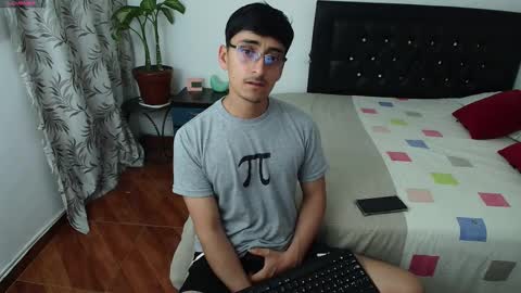 Snapshot of versatileguuy chatting on 09.17.25 versatileguuy online show from 09.17.25