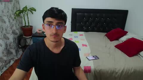 Snapshot of versatileguuy chatting on 09.21.25 versatileguuy online show from 09.21.25