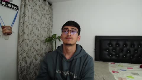 Snapshot of versatileguuy chatting on 09.22.25 versatileguuy online show from 09.22.25