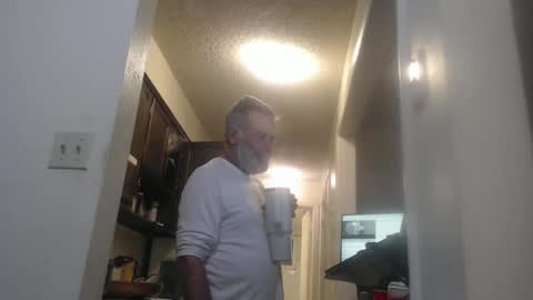 Snapshot of veryveryhairmanindenver chatting on 01.04.25 hairy man online show from 01.04.25