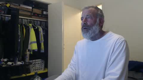 Snapshot of veryveryhairmanindenver chatting on 02.01.25 hairy man online show from 02.01.25