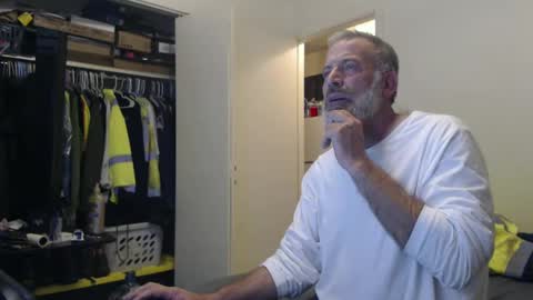 Snapshot of veryveryhairmanindenver chatting on 02.02.25 hairy man online show from 02.02.25