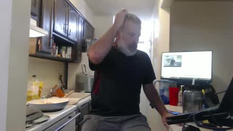 Snapshot of veryveryhairmanindenver chatting on 09.18.25 hairy man online show from 09.18.25