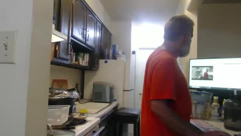 Snapshot of veryveryhairmanindenver chatting on 09.20.25 hairy man online show from 09.20.25