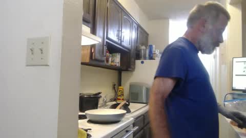 Snapshot of veryveryhairmanindenver chatting on 09.22.25 hairy man online show from 09.22.25