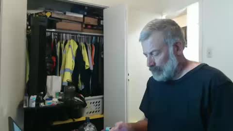 Snapshot of veryveryhairmanindenver chatting on 10.16.25 hairy man online show from 10.16.25