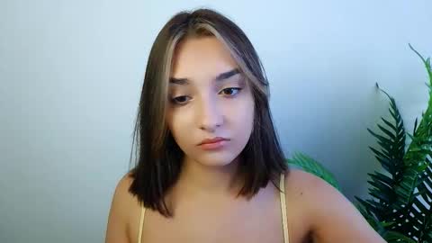 Snapshot of veryveryshygirl chatting on 10.07.25 Ana online show from 10.07.25