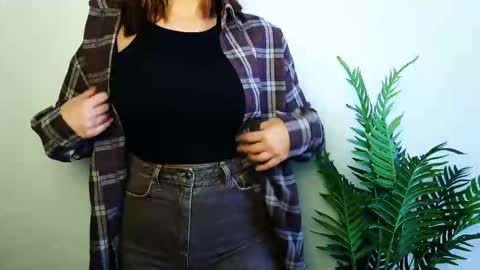 Snapshot of veryveryshygirl chatting on 01.10.26 Ana online show from 01.10.26