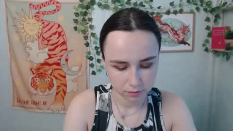 Snapshot of veryveryvery_shy chatting on 05.25.26 veryveryvery_shy online show from 05.25.26