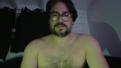 Snapshot of vesturelove chatting on 10.25.25 vesturelove online show from 10.25.25