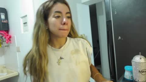 Snapshot of vexira_23 chatting on 04.18.26 Sofa online show from 04.18.26