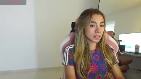 Snapshot of vexira_23 chatting on 04.26.26 Sofa online show from 04.26.26