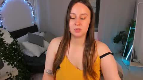 Snapshot of via_lattea_ chatting on 09.19.25 Camilla online show from 09.19.25