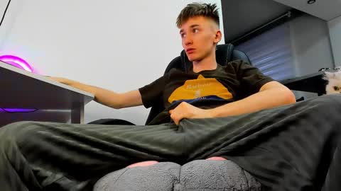 Snapshot of vibemygirl chatting on 02.20.25 vibemygirl online show from 02.20.25