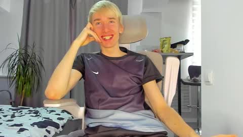 Snapshot of vibemygirl chatting on 11.22.25 vibemygirl online show from 11.22.25