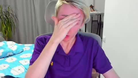 Snapshot of vibemygirl chatting on 12.14.25 vibemygirl online show from 12.14.25