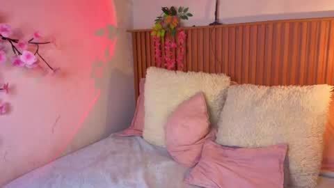 Snapshot of vicky_bass chatting on 09.30.25 VICTORIA online show from 09.30.25