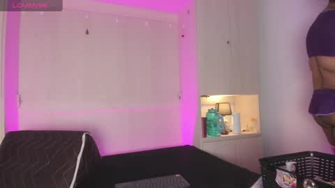 V I C K Y online show from 09.20.25