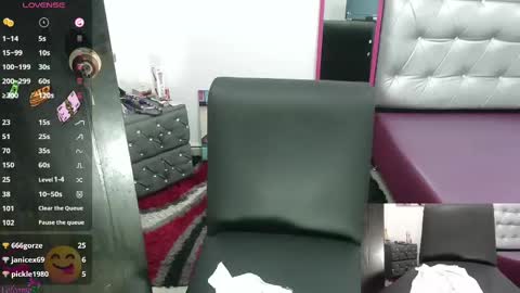 Snapshot of vickysexyx chatting on 02.17.25 Valentina online show from 02.17.25