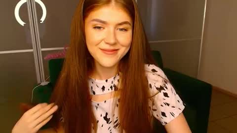 Snapshot of victiriadax chatting on 09.14.25 Victoria online show from 09.14.25