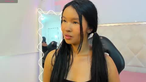 Snapshot of victoria1_tay chatting on 06.25.26 victoria1_tay online show from 06.25.26