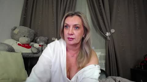 Snapshot of victoria50 chatting on 12.13.24 victoria50 online show from 12.13.24